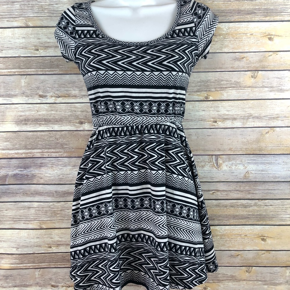 Charlotte Russe cute black and cream Midi dress